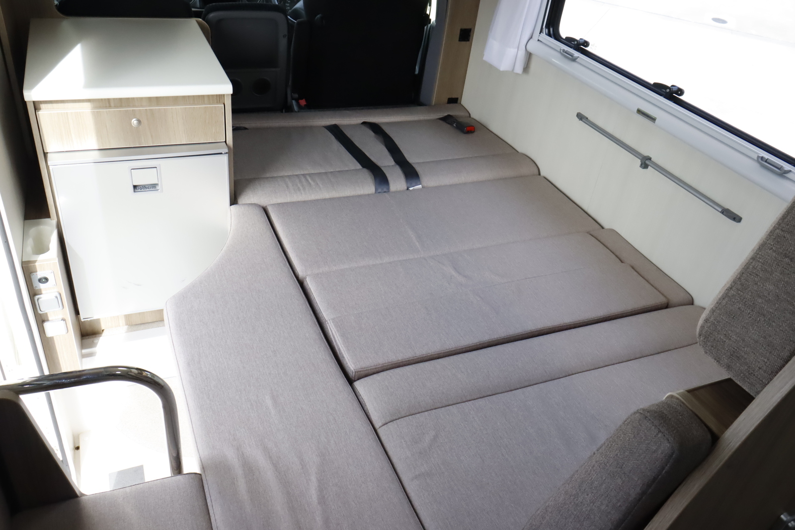 キャンピングカーキャブコン