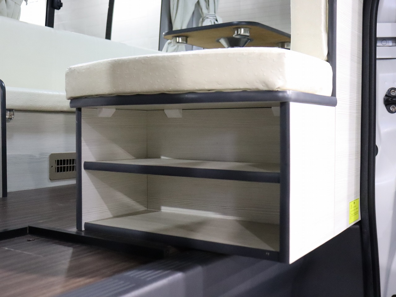 キャンピングカーバンコン