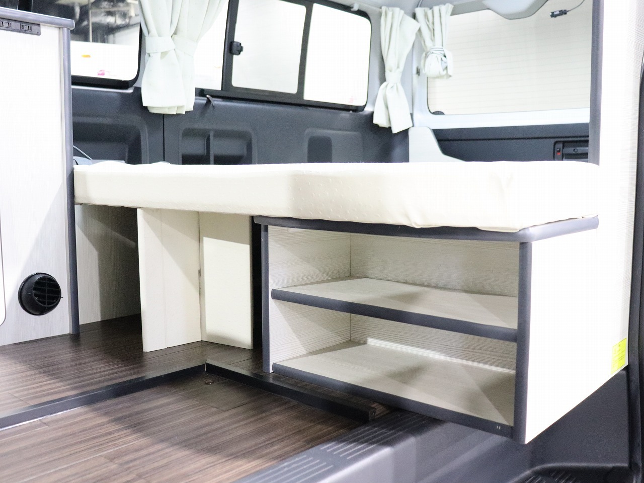 キャンピングカーバンコン