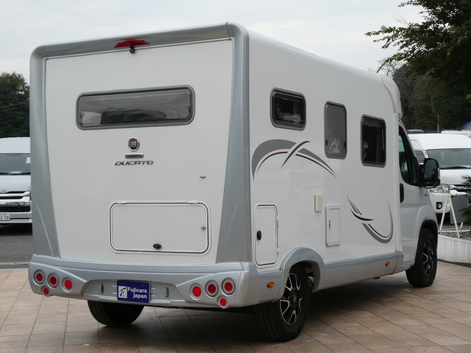 キャンピングカーキャブコン