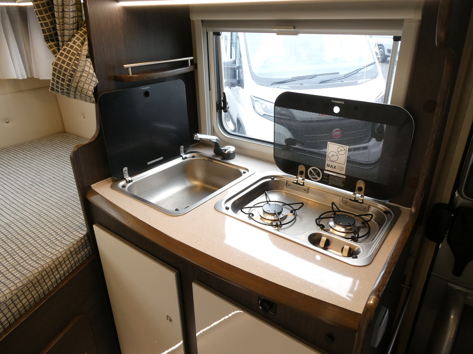 キャンピングカーキャブコン