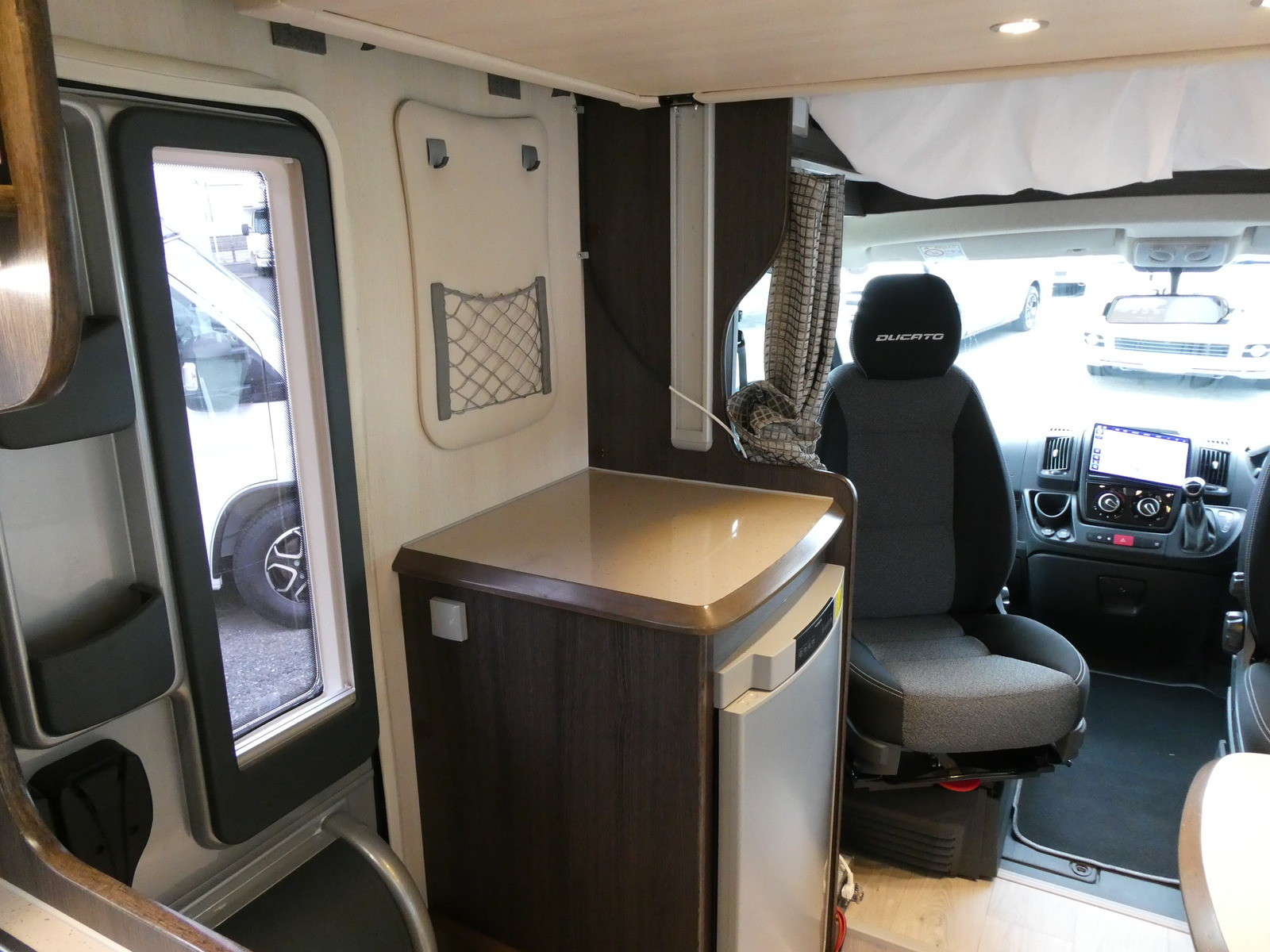 キャンピングカーキャブコン