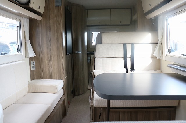 キャンピングカーキャブコン