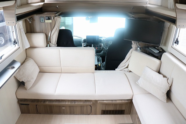 キャンピングカーキャブコン