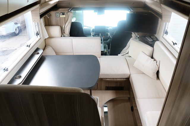 キャンピングカーキャブコン