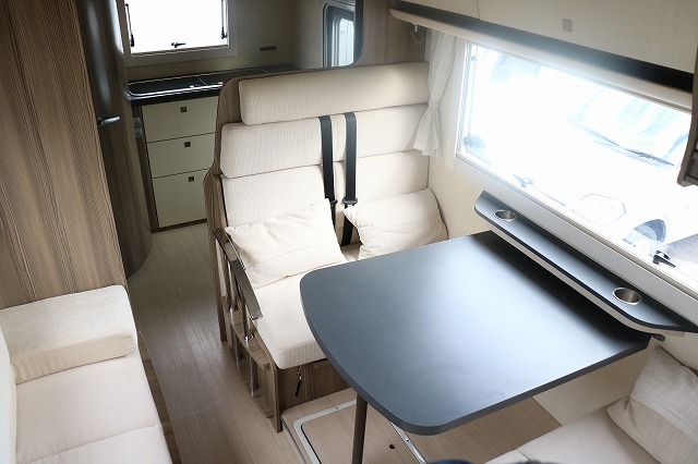 キャンピングカーキャブコン