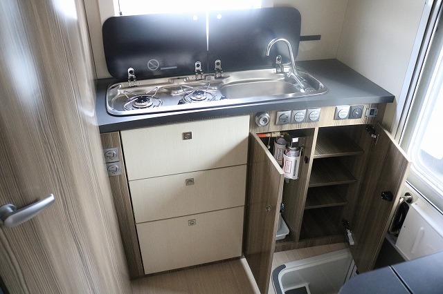 キャンピングカーキャブコン