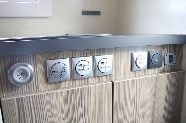 キャンピングカーキャブコン