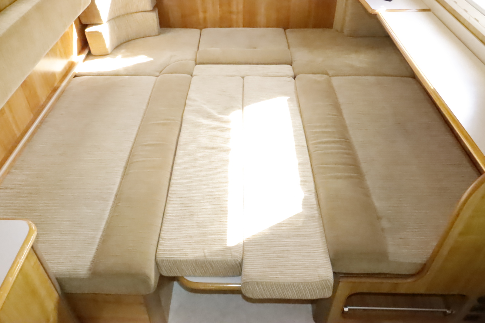 キャンピングカーキャブコン