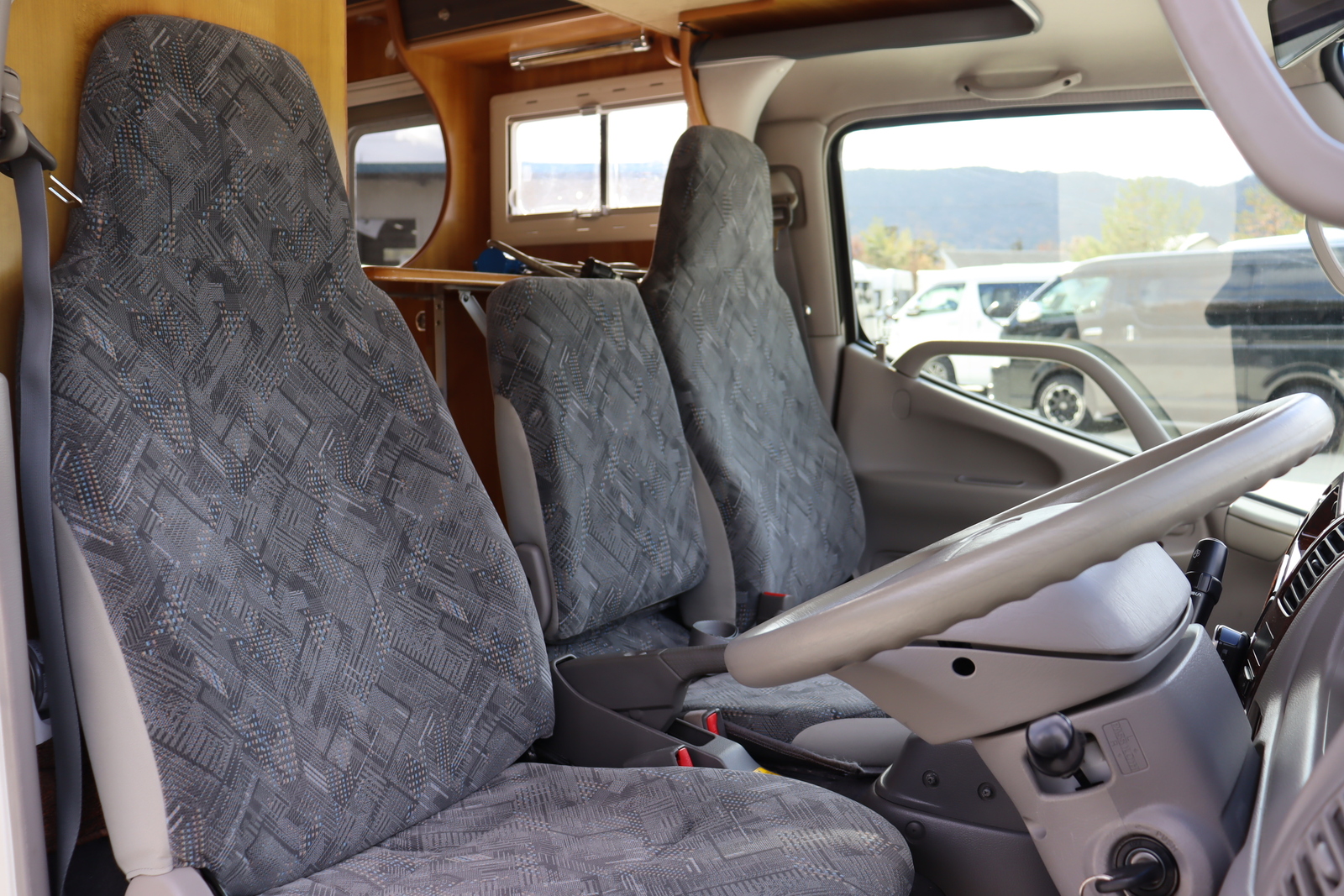 キャンピングカーキャブコン