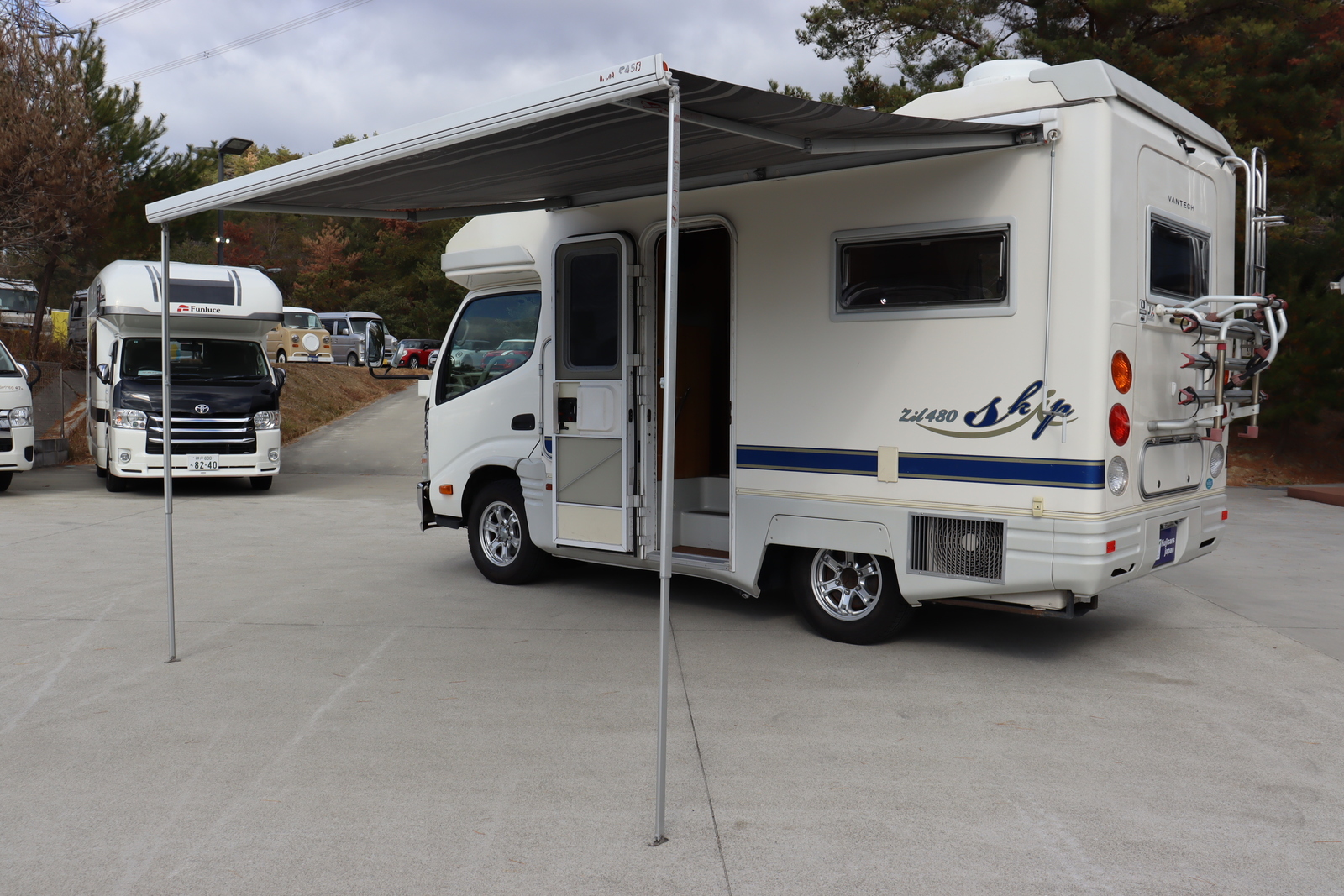 キャンピングカーキャブコン