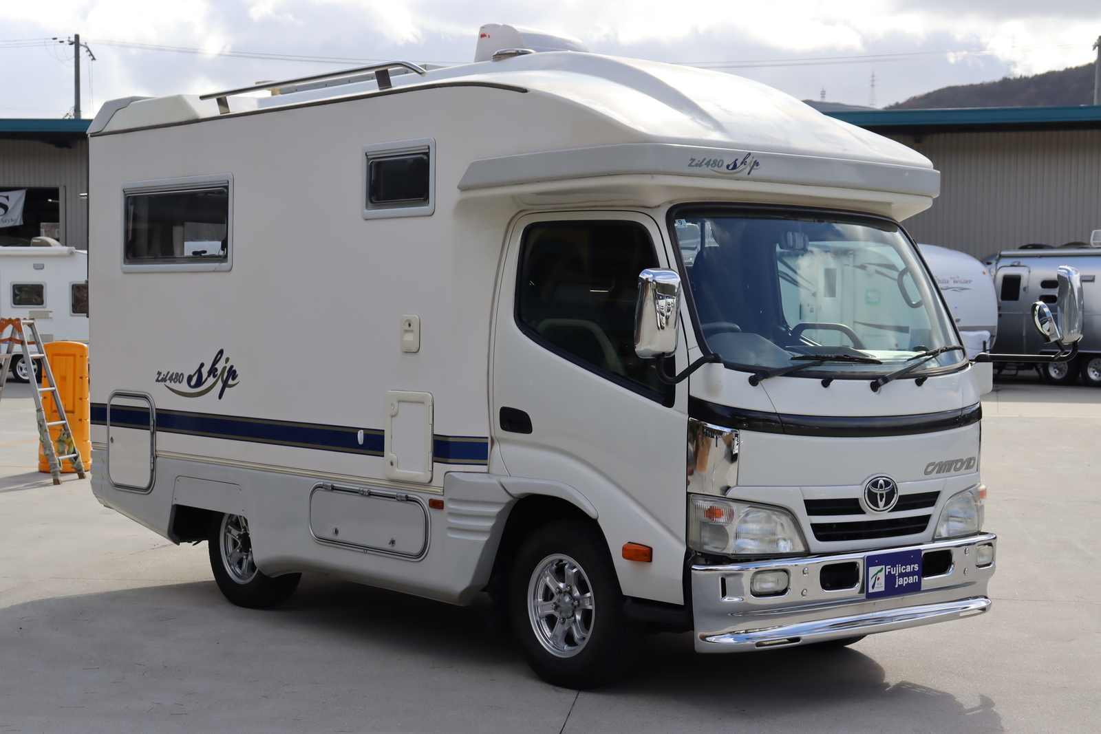 キャンピングカーキャブコン