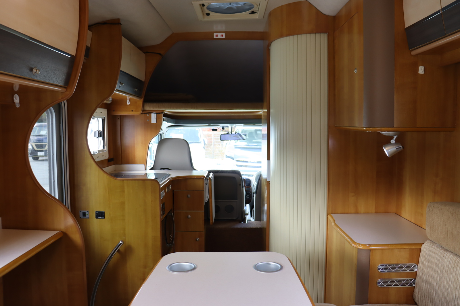 キャンピングカーキャブコン