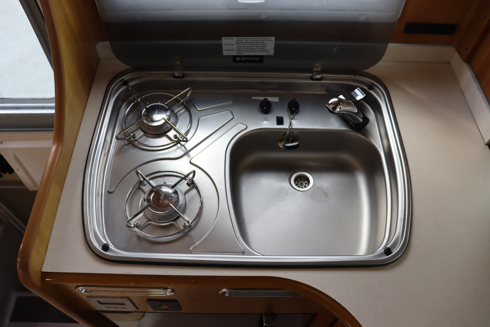 キャンピングカーキャブコン