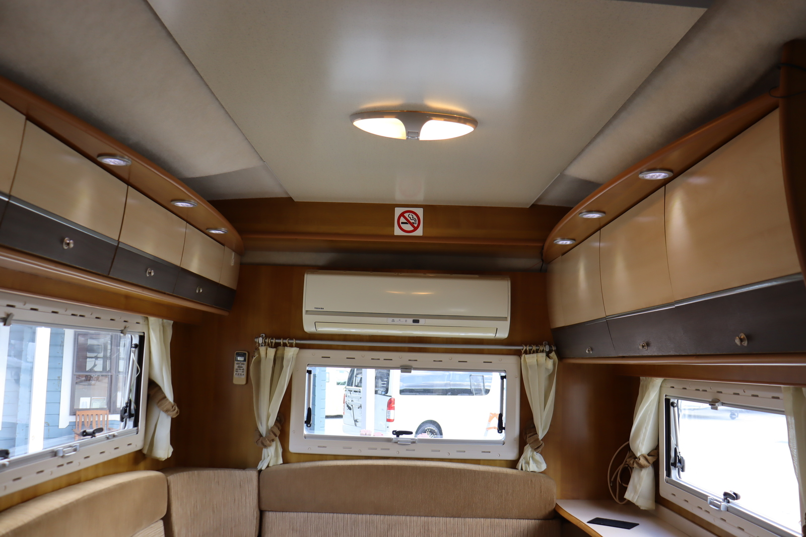 キャンピングカーキャブコン