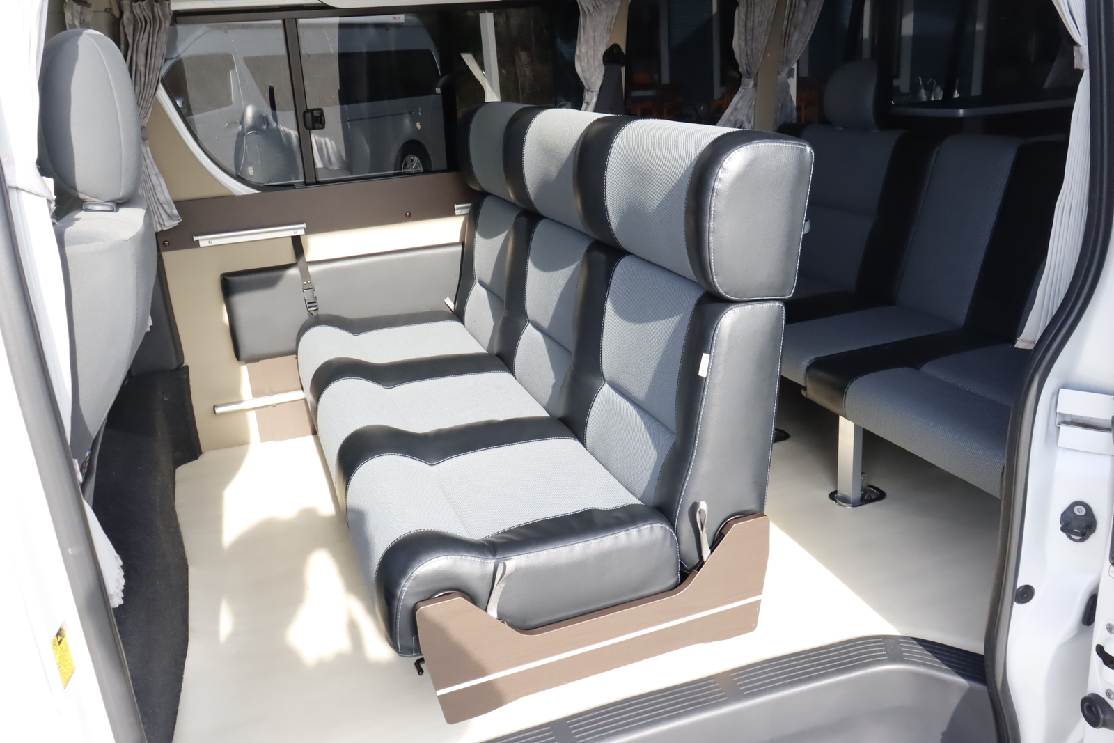 キャンピングカーバンコン