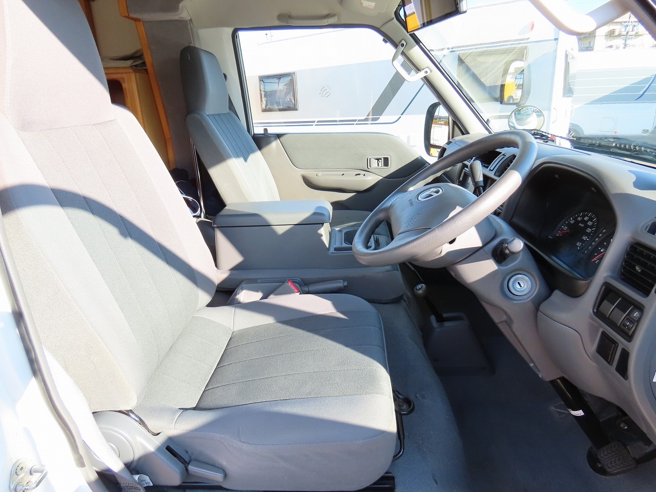 キャンピングカーキャブコン