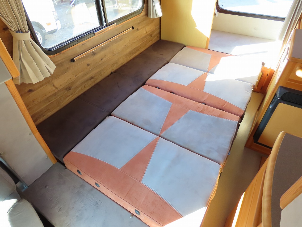 キャンピングカーキャブコン