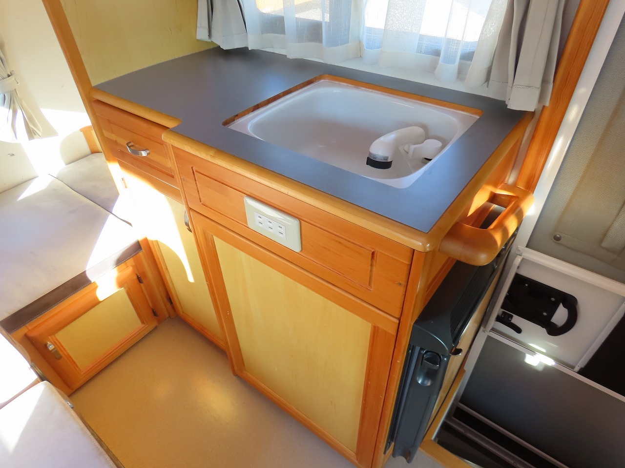 キャンピングカーキャブコン