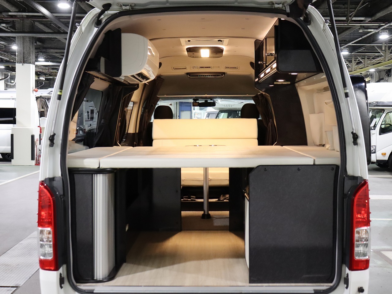 キャンピングカーバンコン