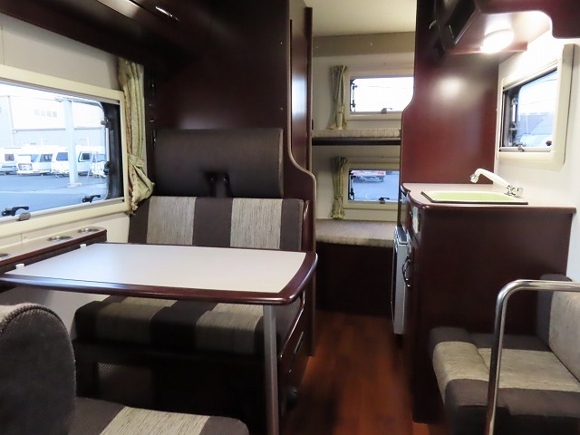 キャンピングカーキャブコン