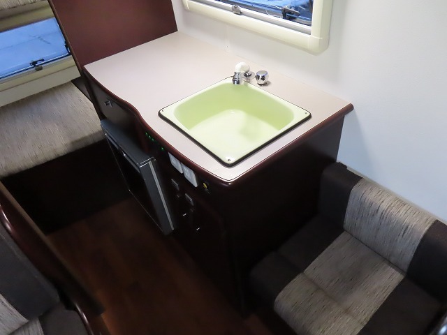 キャンピングカーキャブコン