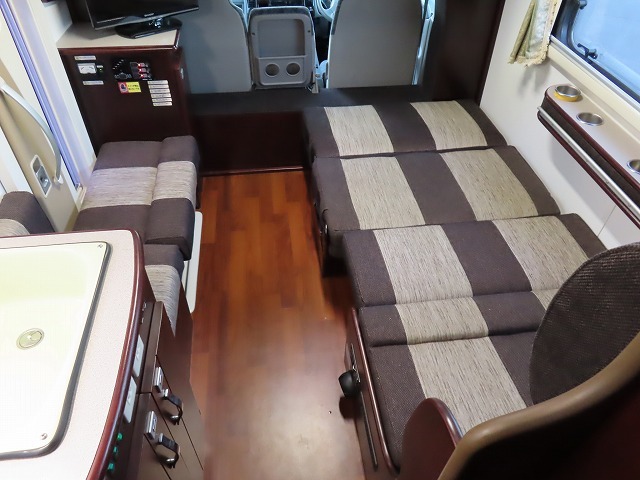 キャンピングカーキャブコン