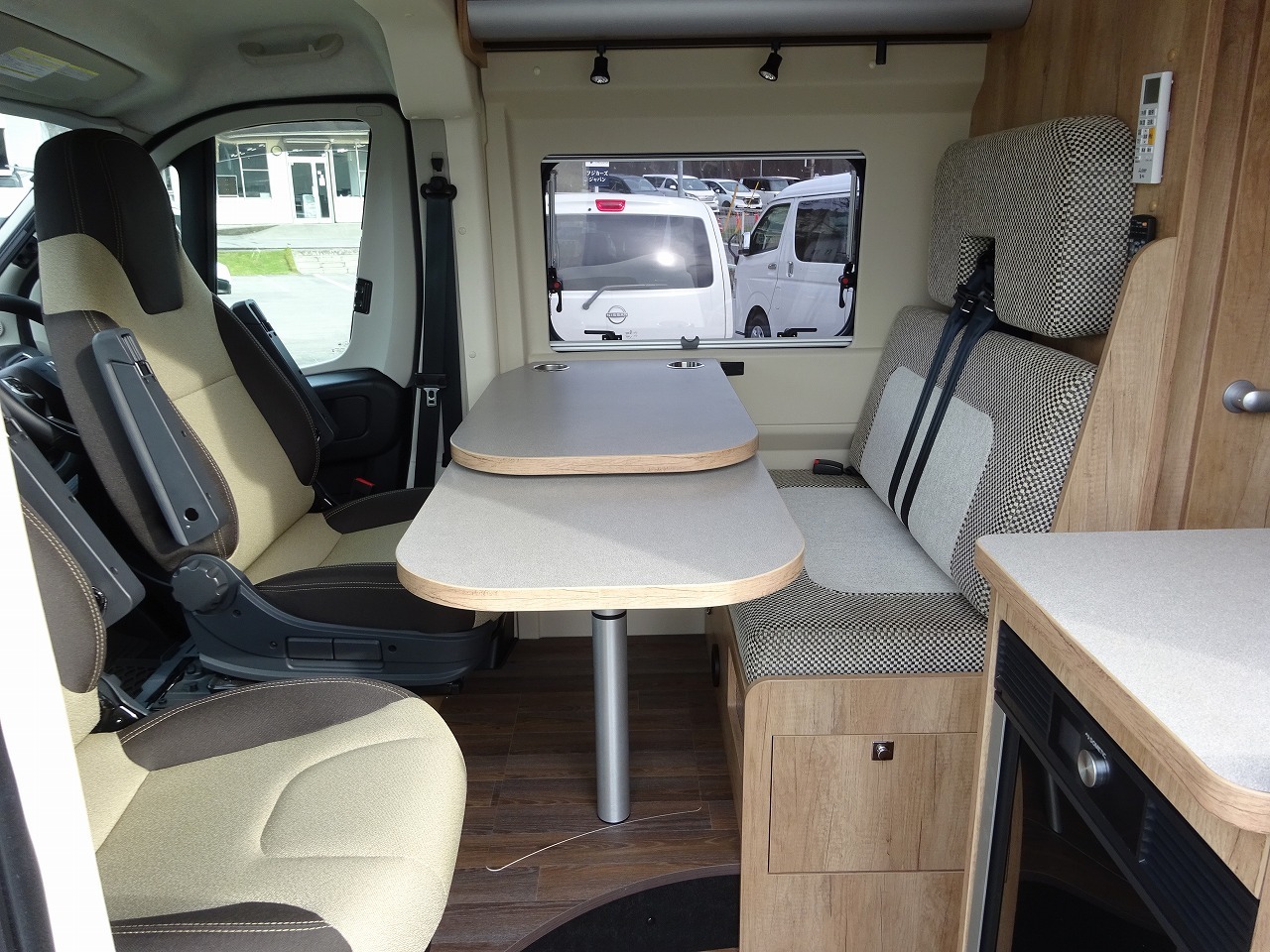 キャンピングカーバンコン