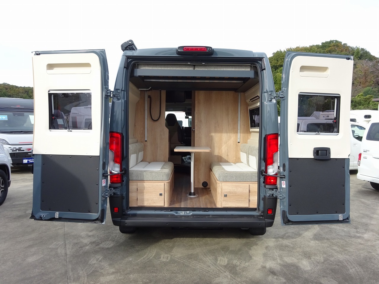 キャンピングカーバンコン