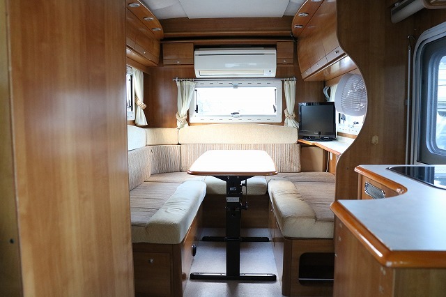 キャンピングカーキャブコン