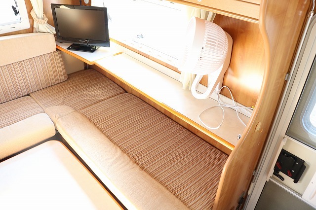 キャンピングカーキャブコン