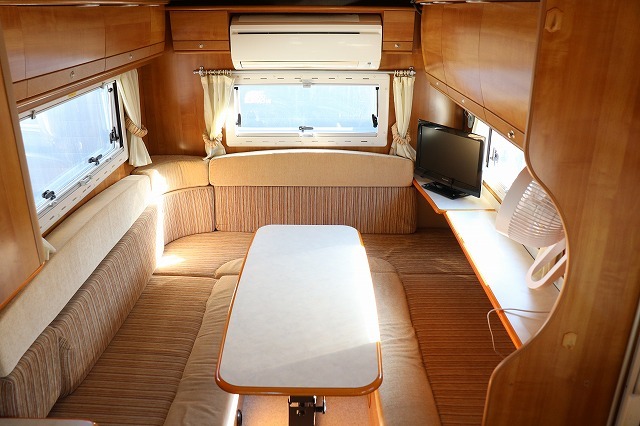 キャンピングカーキャブコン