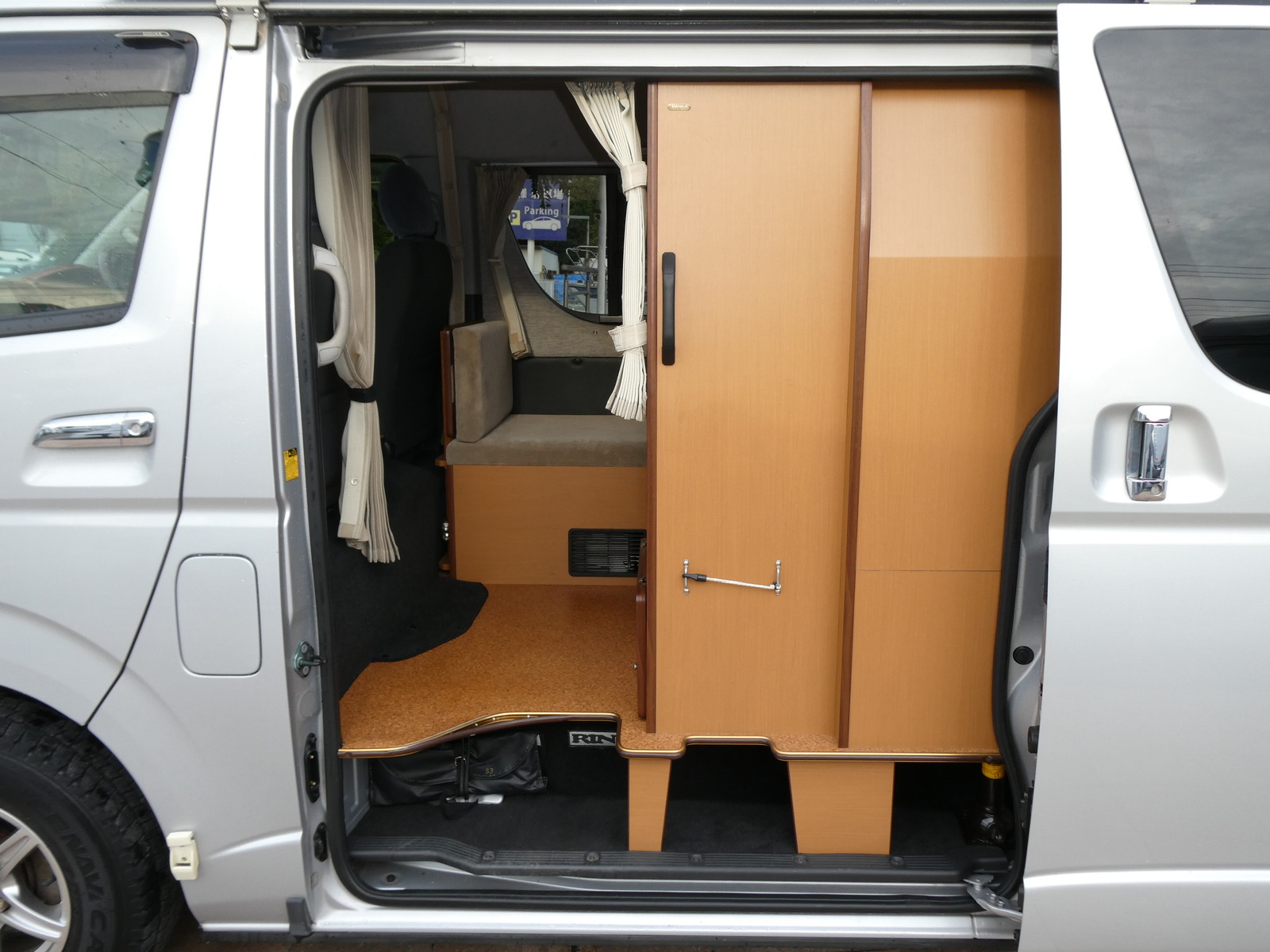 キャンピングカーバンコン