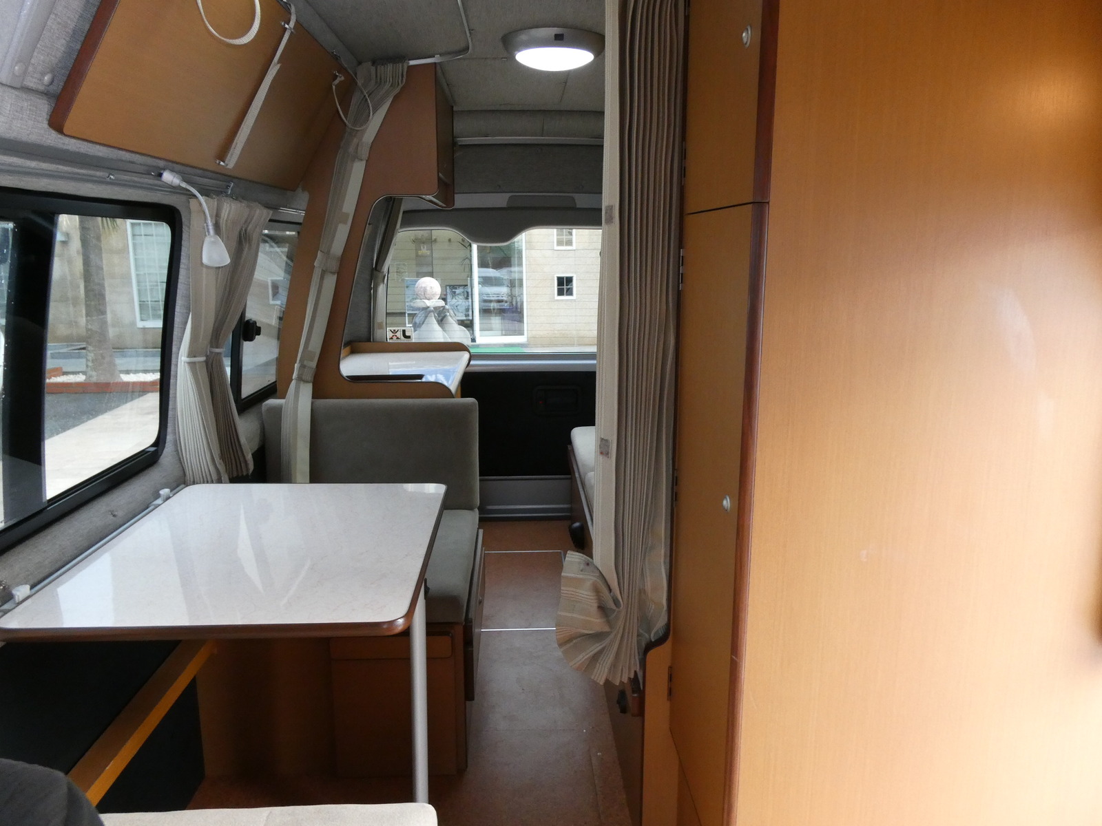 キャンピングカーバンコン