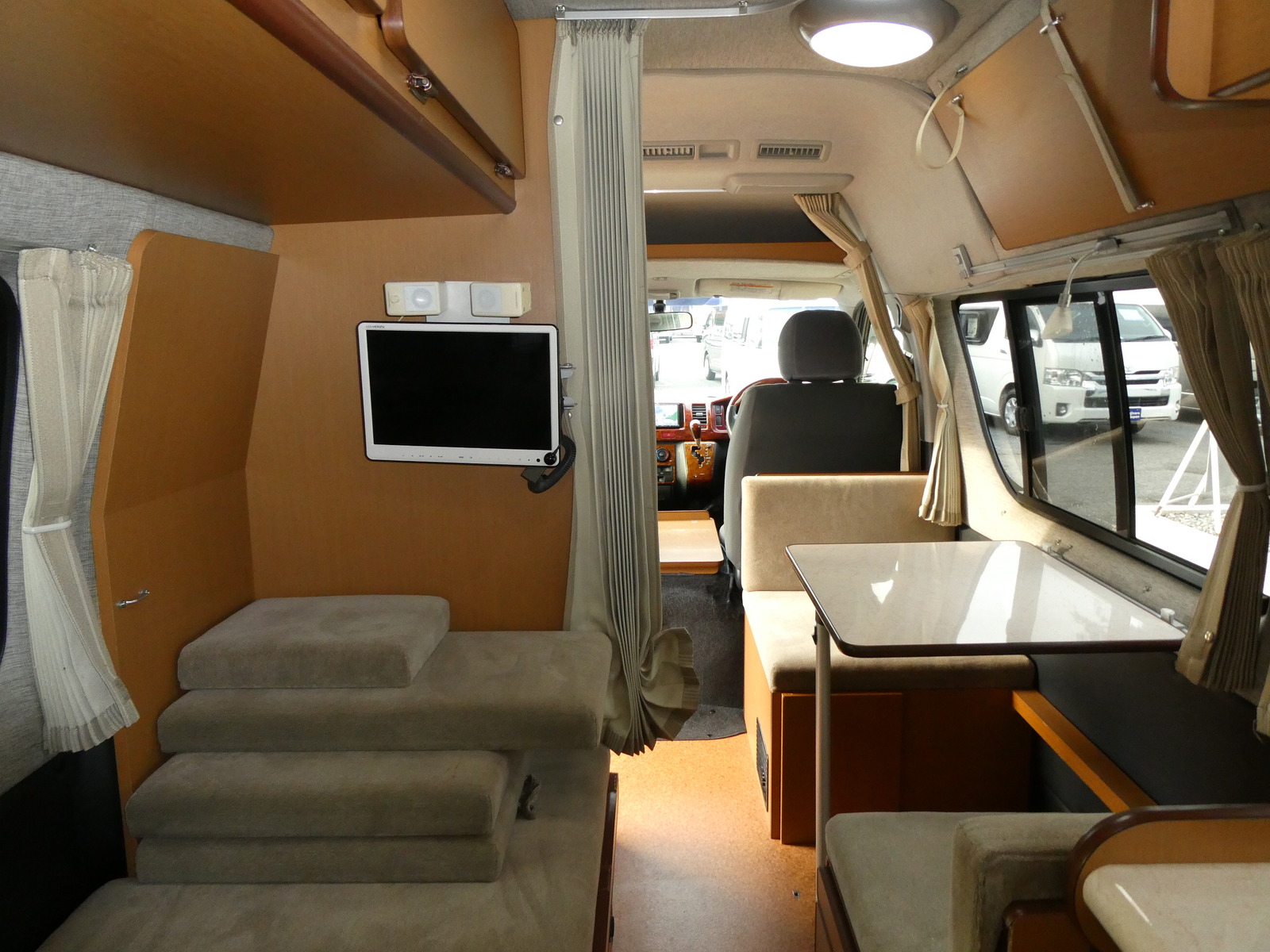 キャンピングカーバンコン