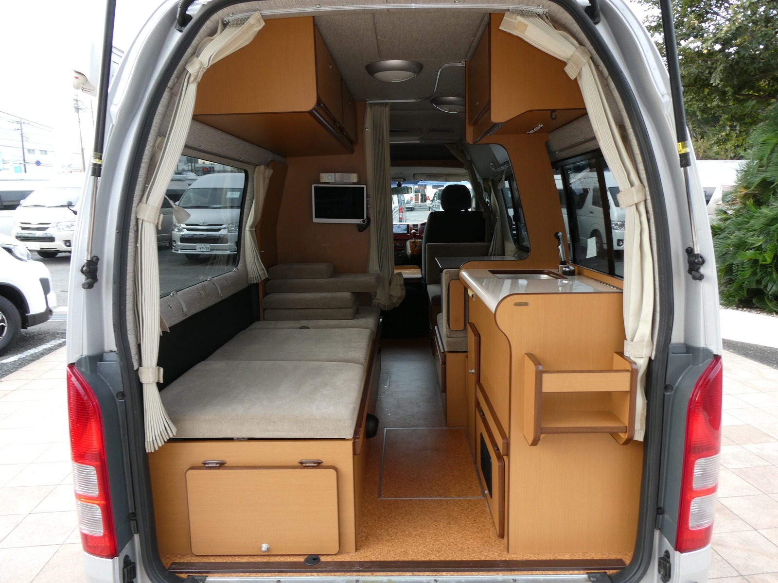 キャンピングカーバンコン