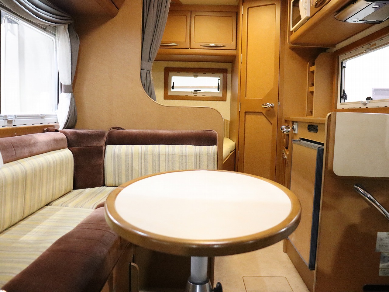 キャンピングカーキャブコン