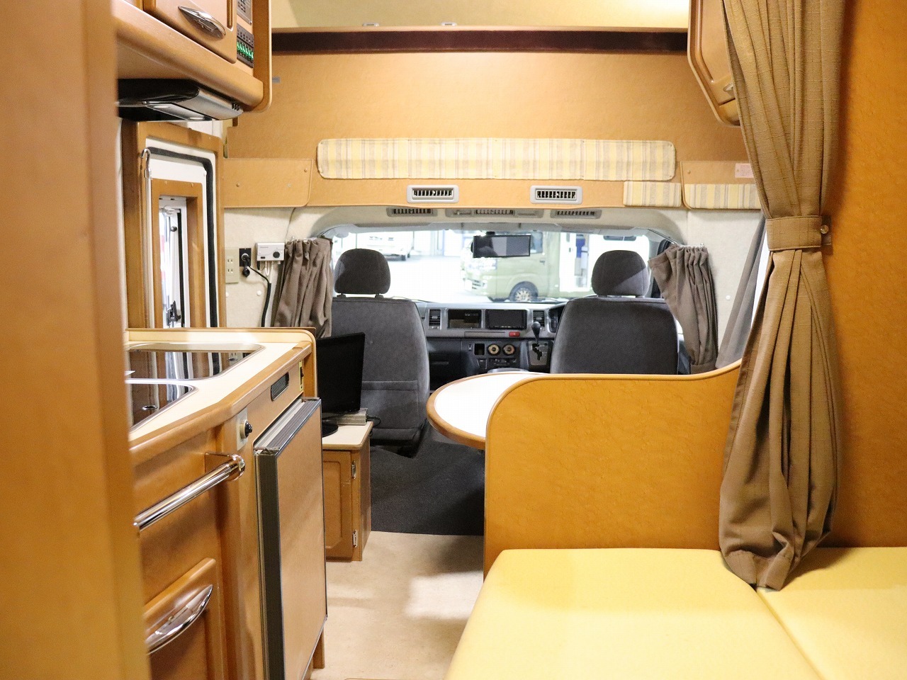 キャンピングカーキャブコン