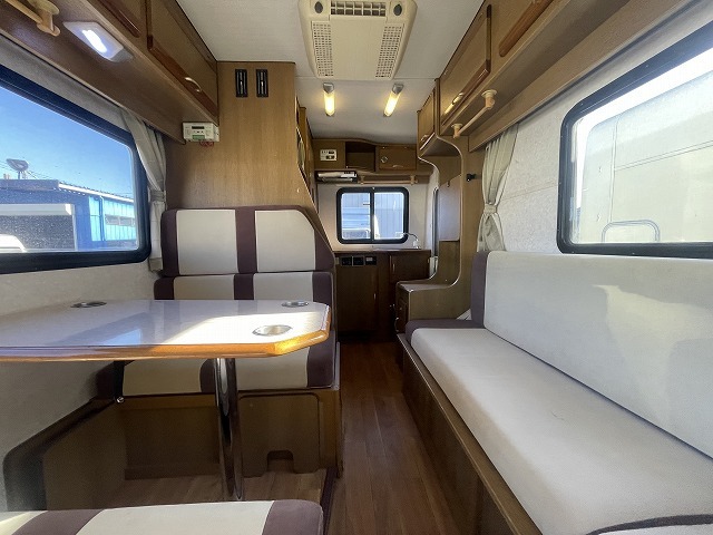 キャンピングカーキャブコン