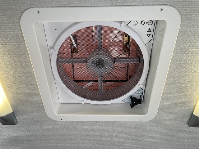 キャンピングカーキャブコン