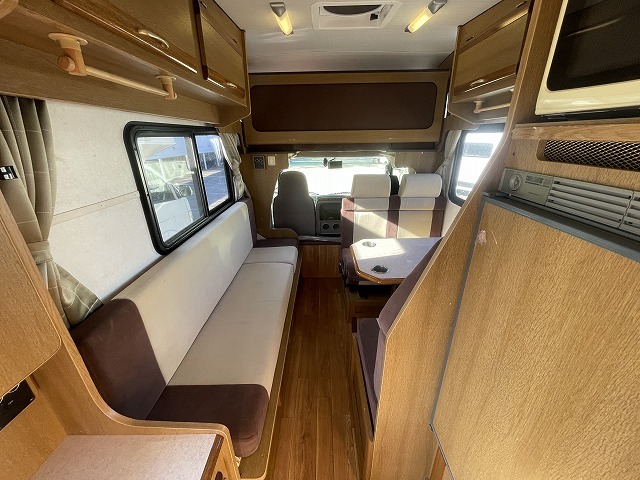 キャンピングカーキャブコン