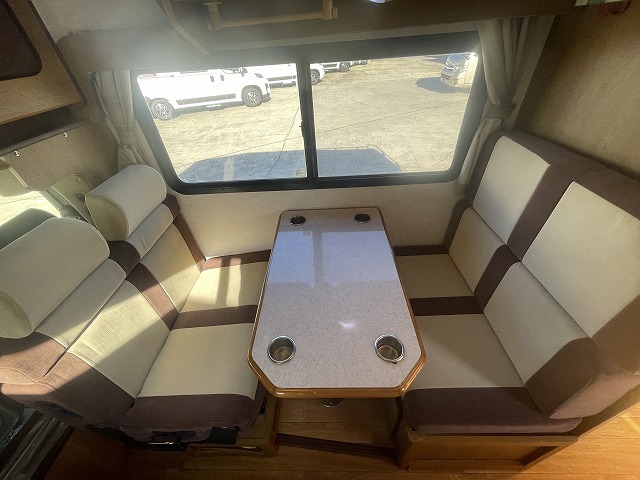 キャンピングカーキャブコン