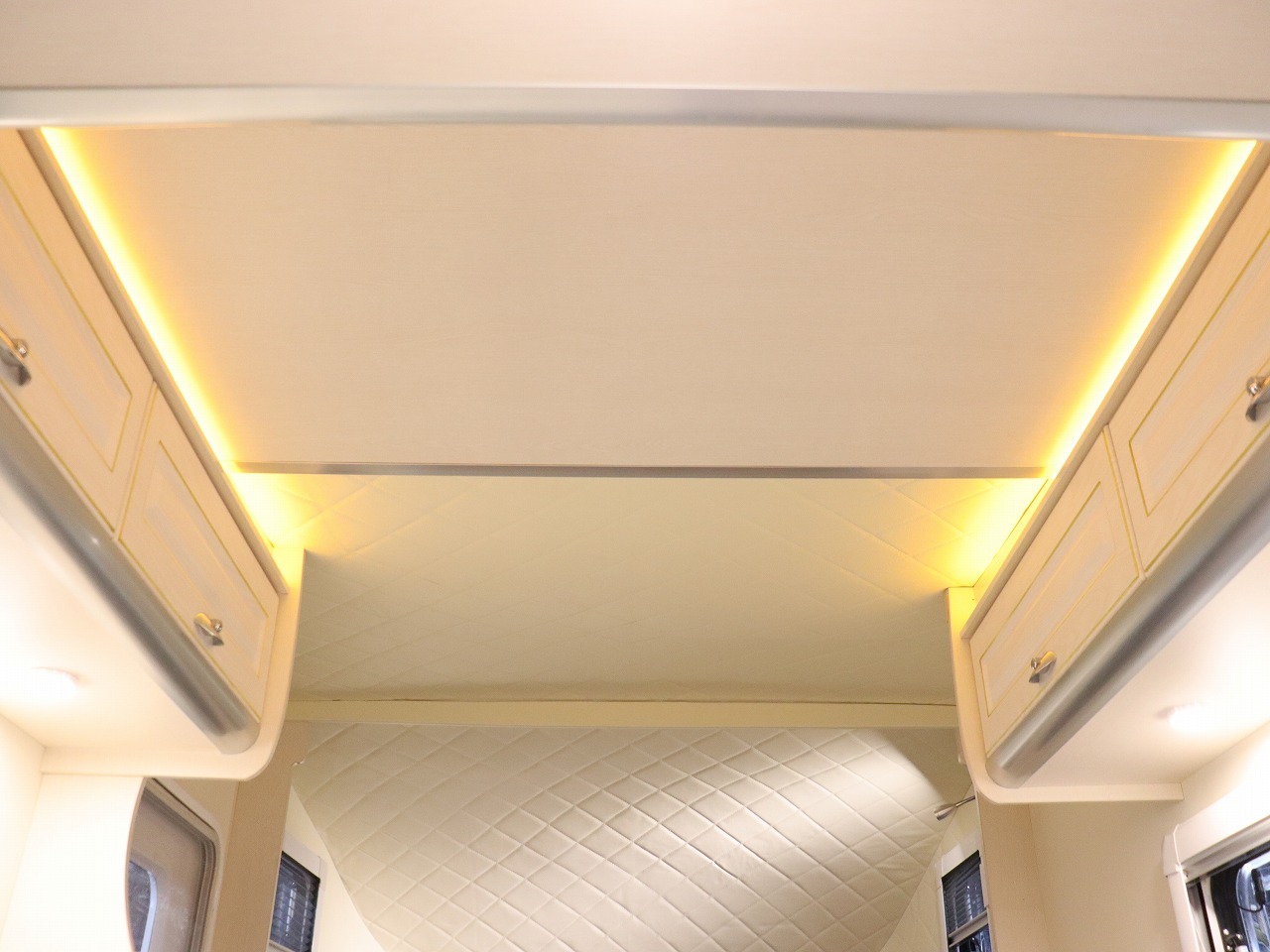 キャンピングカー軽キャンパー