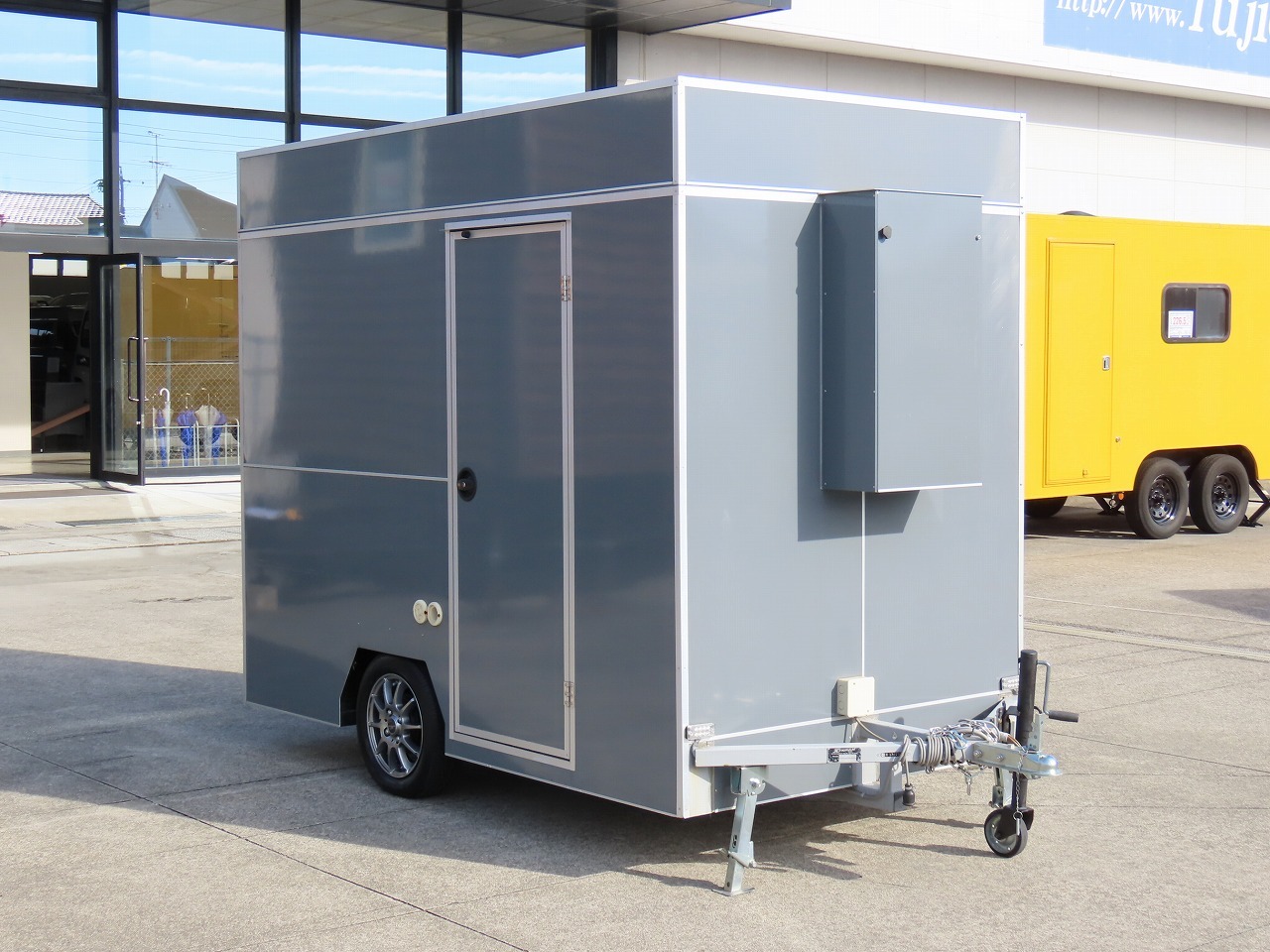 キャンピングカートレーラー