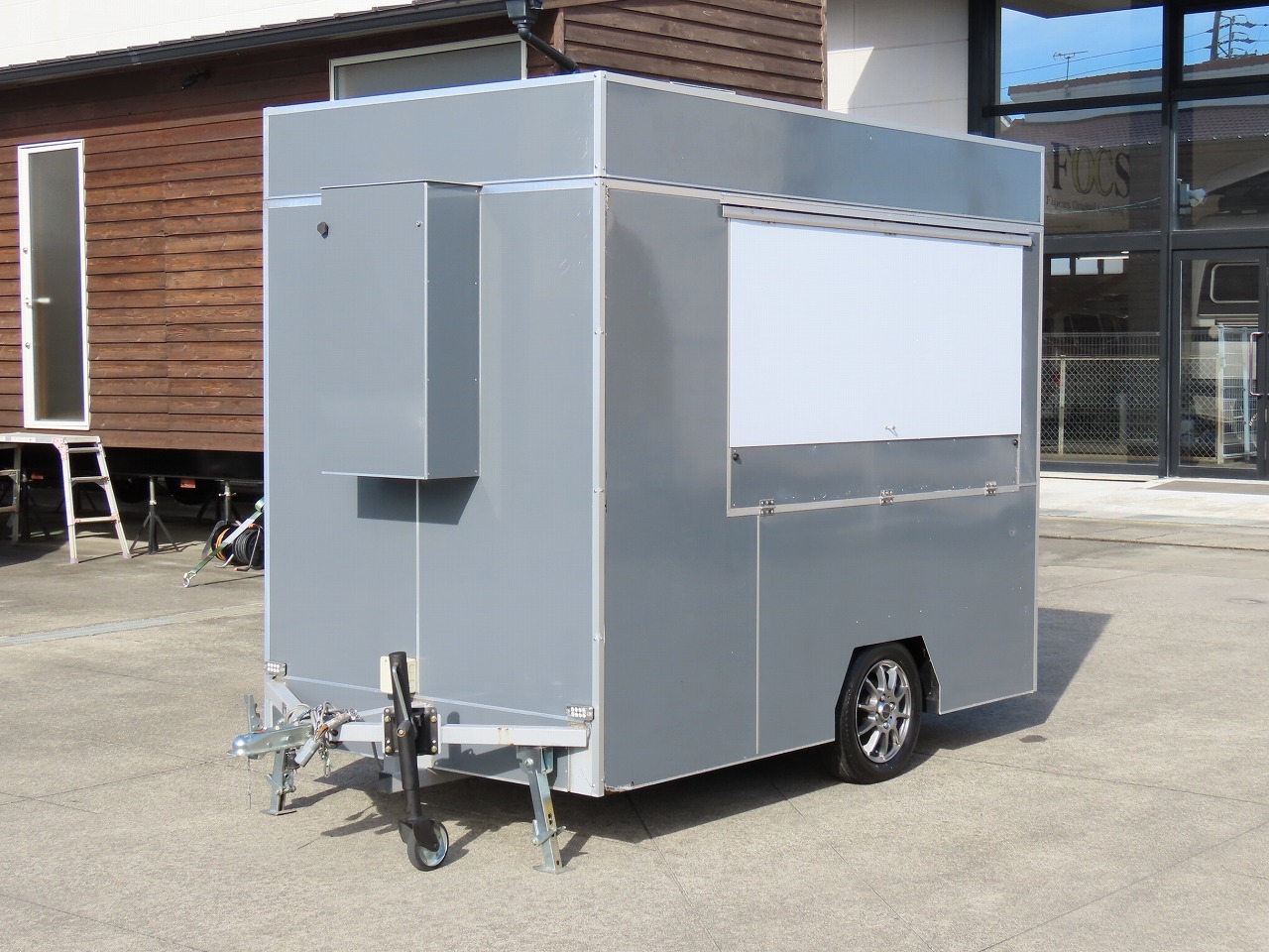 キャンピングカートレーラー