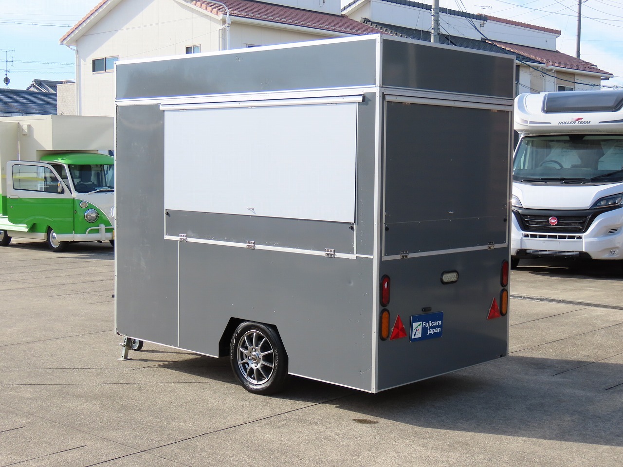 キャンピングカートレーラー