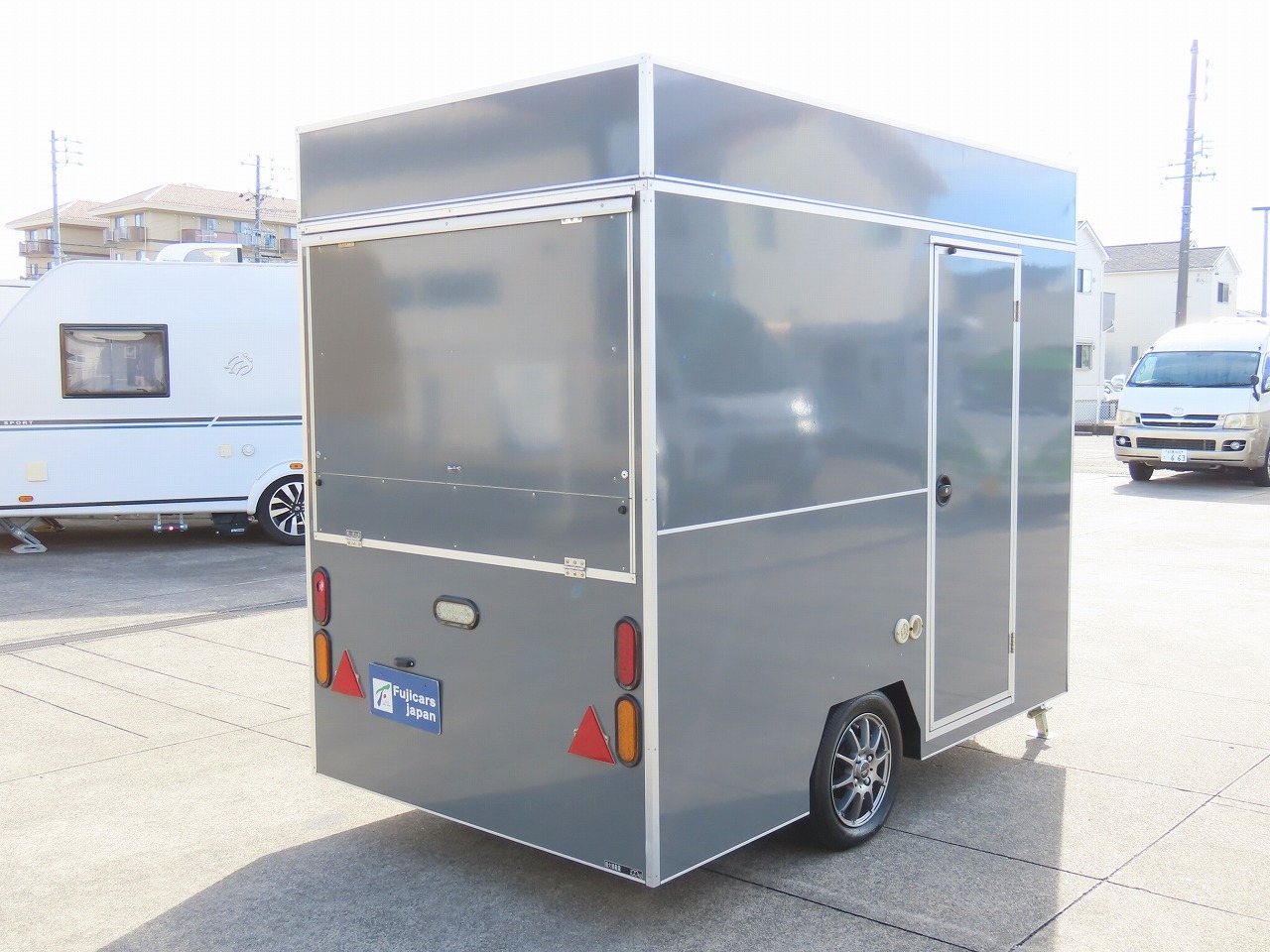 キャンピングカートレーラー