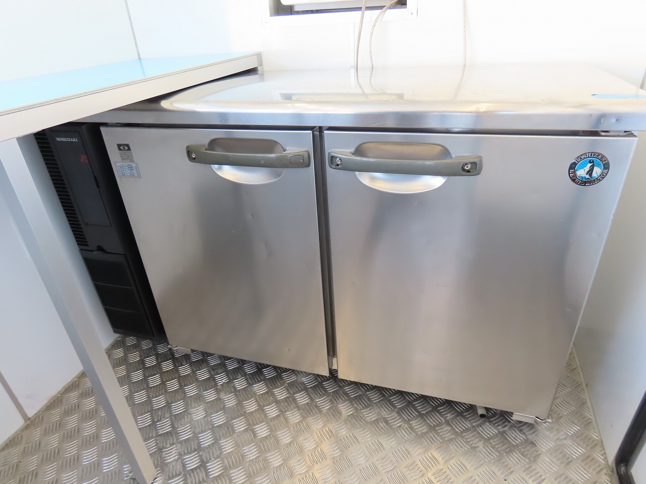 キャンピングカートレーラー