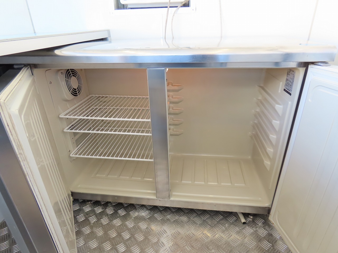 キャンピングカートレーラー