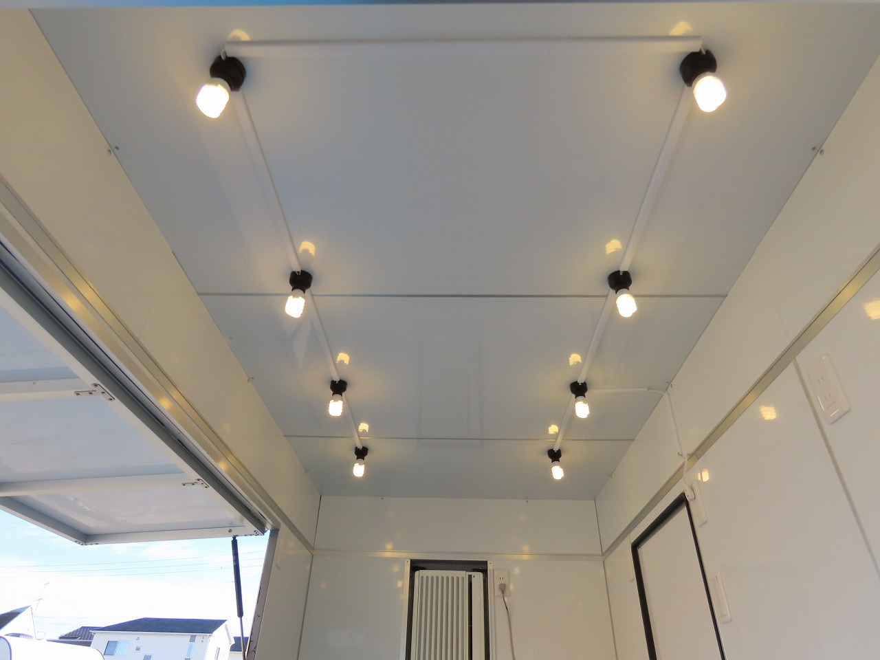 キャンピングカートレーラー